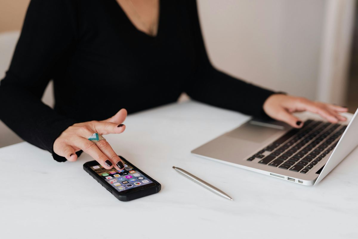 Aplicativos e recursos digitais no apoio à reabilitação de dependentes químicos
