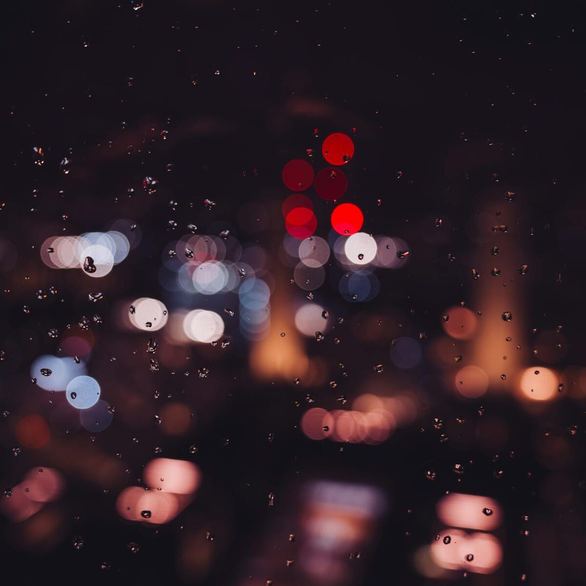 Para câmeras de segurança Wi-Fi, é crucial entender que nenhum modelo é absolutamente imune a invasões hackers. A 'imunidade'