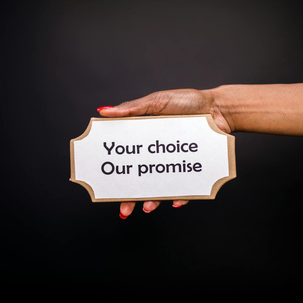 Para Ética e Deepfakes: Como as redes sociais estão sinalizando conteúdo gerado por IA, as plataformas implementam políticas