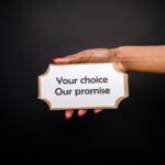 Para Ética e Deepfakes: Como as redes sociais estão sinalizando conteúdo gerado por IA, as plataformas implementam políticas