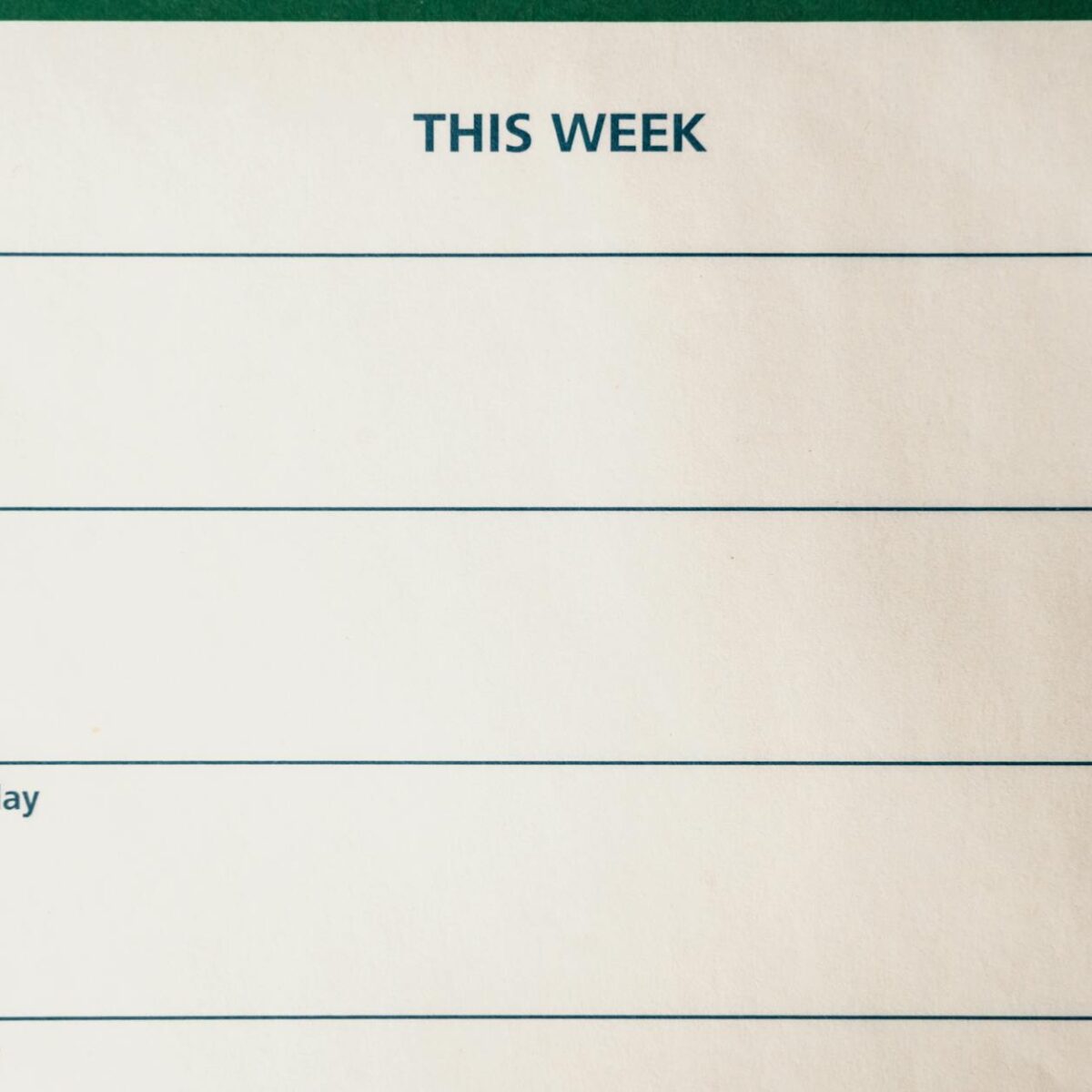 Para IA no Excel e Google Sheets, utilize funções e add-ons que integram inteligência artificial, como o preenchimento inteli