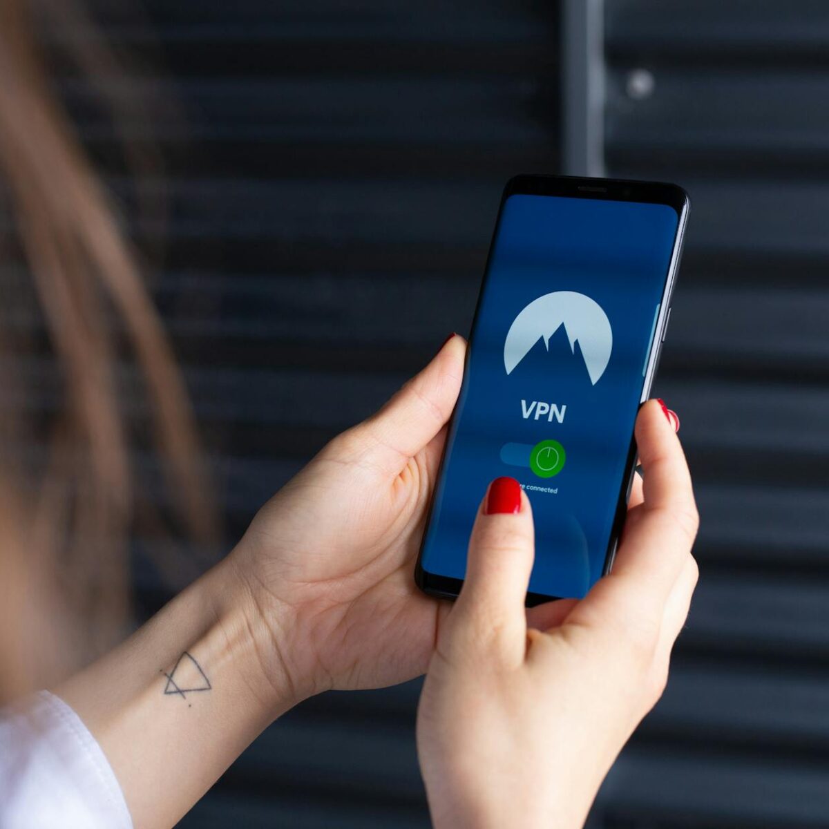 Para as melhores VPNs para brasileiros, que buscam privacidade e acesso a conteúdos do exterior, é fundamental escolher servi