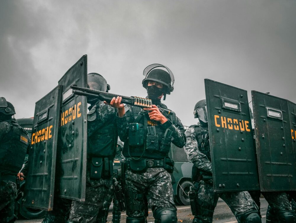 Para ativar o Modo Lockdown no iPhone, você deve considerar fazê-lo apenas se acredita ser alvo de ataques cibernéticos altam