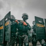 Para ativar o Modo Lockdown no iPhone, você deve considerar fazê-lo apenas se acredita ser alvo de ataques cibernéticos altam