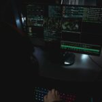 Para se defenderem do ransomware em 2026, empresas brasileiras estão adotando uma abordagem multifacetada. Isso inclui invest