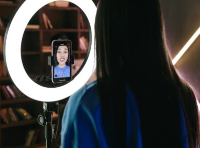 Para criar vídeos profissionais com IA, Sora e Veo são as ferramentas mais avançadas e eficazes disponíveis. Ambas utilizam i